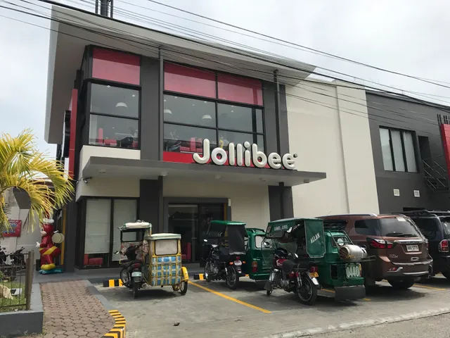 Jollibee Cauayan Centro