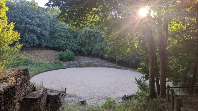 Gennes amphitheatre