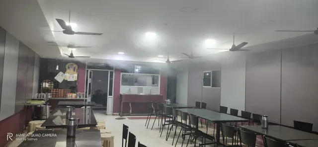 Hotel Saravanas,Pure veg restaurant