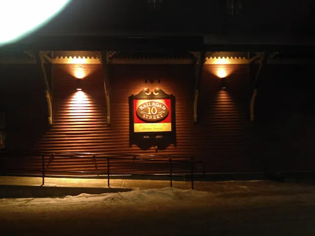 10 Railroad Street