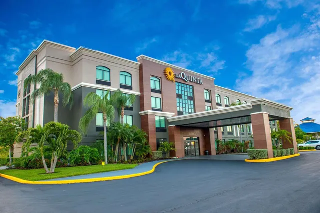 La Quinta Inn & Suites by Wyndham Clearwater South