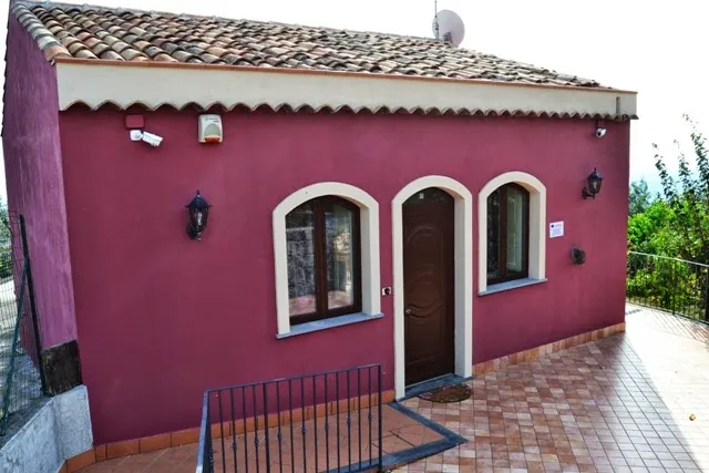 Agriturismo DolcEtna - Fattoria didattica con animali - Apicoltura - Ristorante