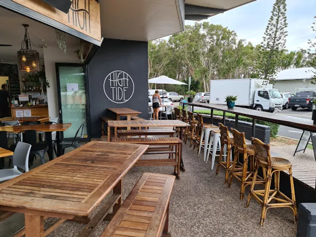 High Tide Bar, Grill & Cafe