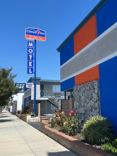 Cloud 9 Motel - Newly Renovated
