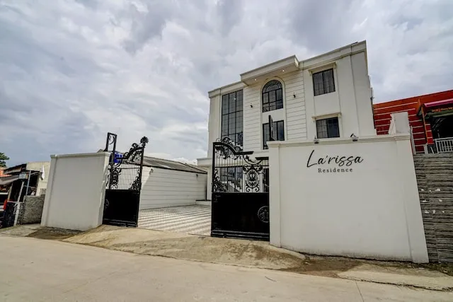 OYO Capital O 90164 La'rissa Residence