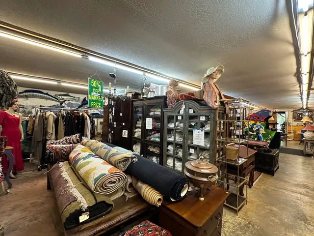 Stephen's A Consignment Gallery