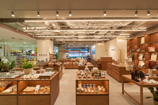 RESORT DEPARTMENT STORE