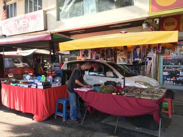 Jalan Pasar Pudu morning street market