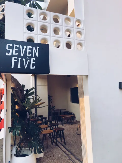 Seven To Five Cafe