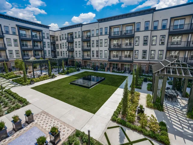 Apartments at The Sound: Leasing Center