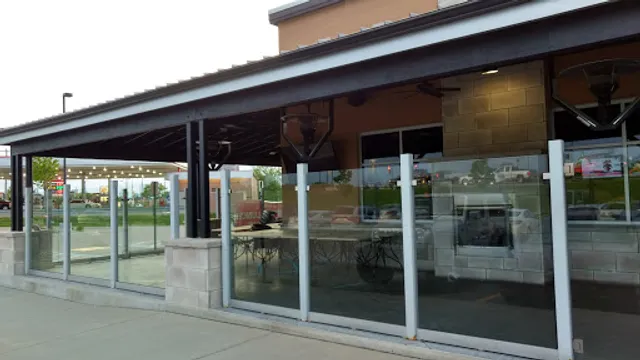 Boston's Pizza Restaurant & Sports Bar