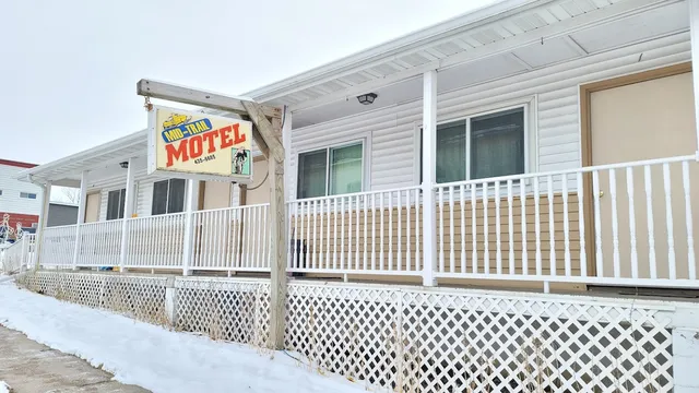 Mid-Trail Motel