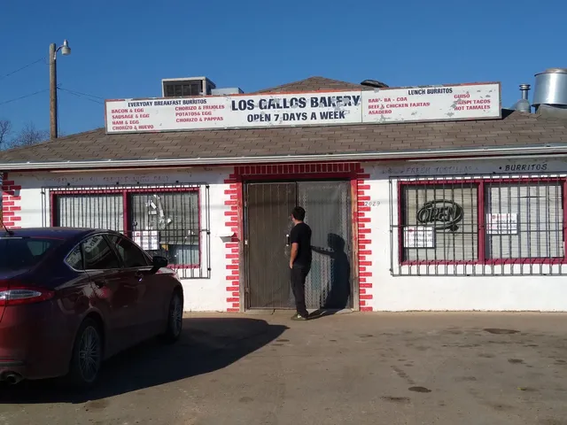 Los Gallos Bakery & Restaurant