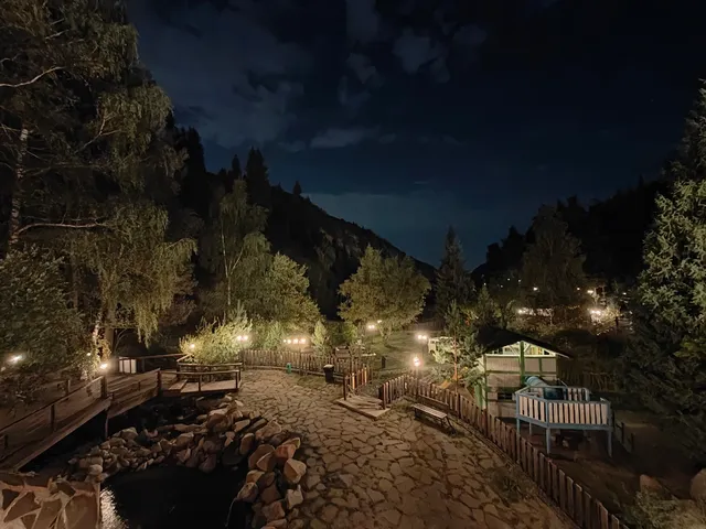 Деревенька на деревьях