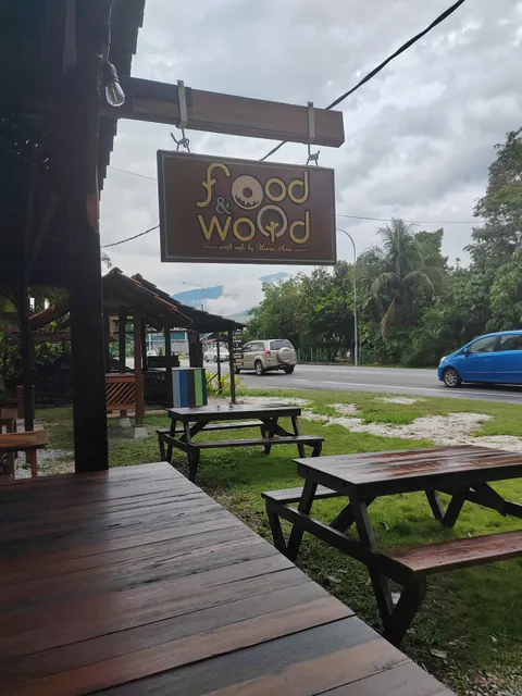 Food & Wood Craft Cafe