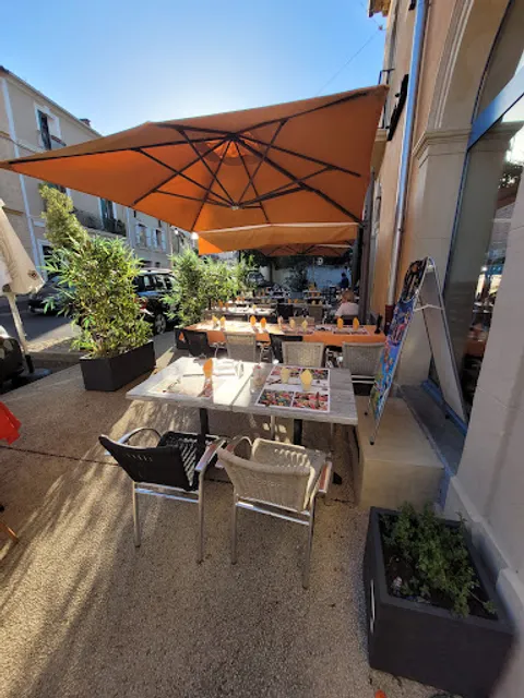 Le Grand Café Roujan