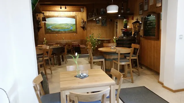 Weingut, Straußwirtschaft und Gästehaus Schmitt-Veit