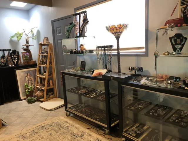 Howling Moon Traders