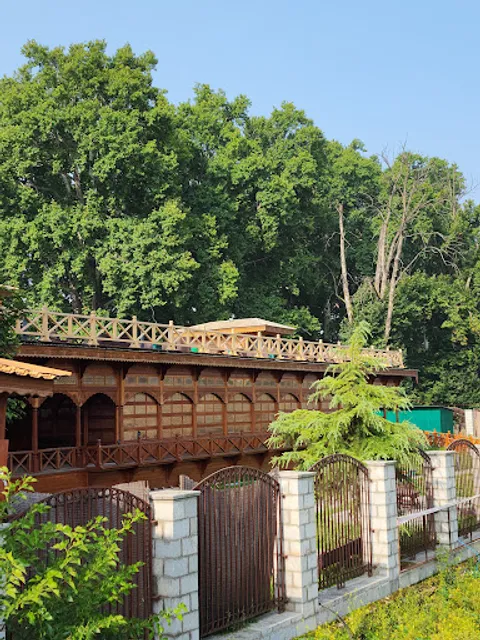 Kong Posh Restaurant