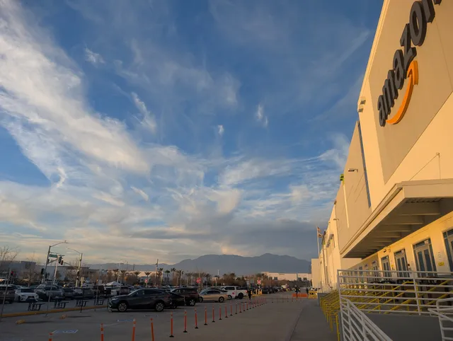 Amazon Fulfillment Center Tours - LGB3