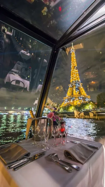 Seine river night cruise