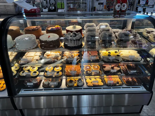 Henri's Bakery & Deli | Clayton and South Main Market