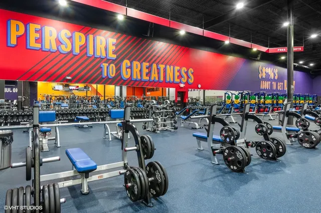 Crunch Fitness - Matthews