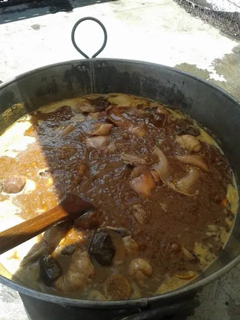 CHAMORROS Y CARNITAS chato