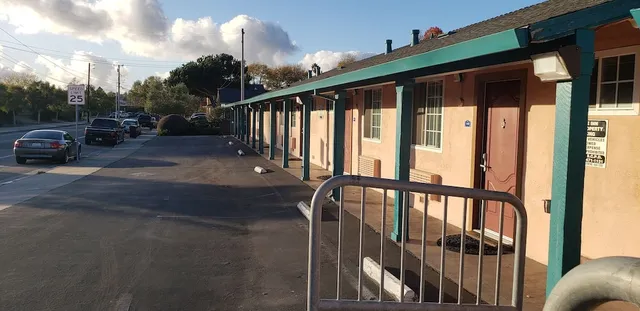 Riverside Inn & Suites