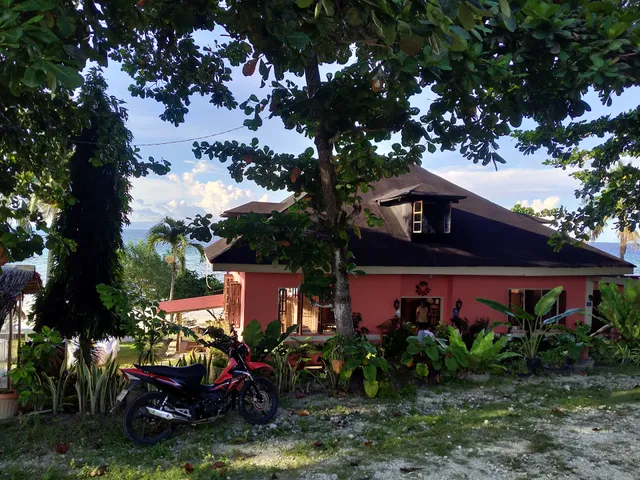 DapDap Sunset Grill Beachfront Homestay