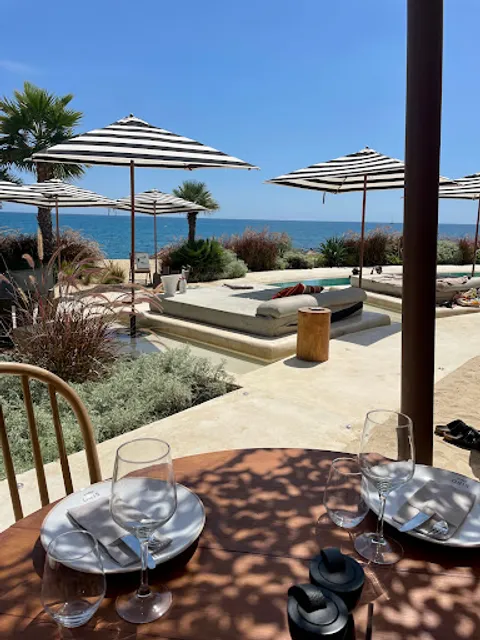 Nido: Beach club & restaurant