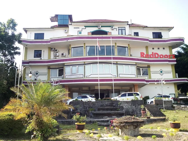 Urbanview by Millenium Hotel by RedDoorz