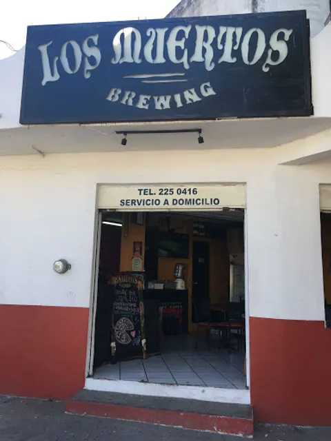 LOS MUERTOS BREWING PIZZERÍA