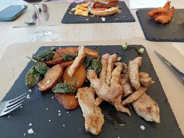 Rolling Steak Rock Restaurant