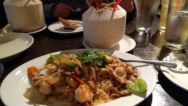 J's Noodles & New Thai