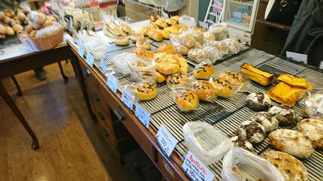 パン工房 蓮三 本店