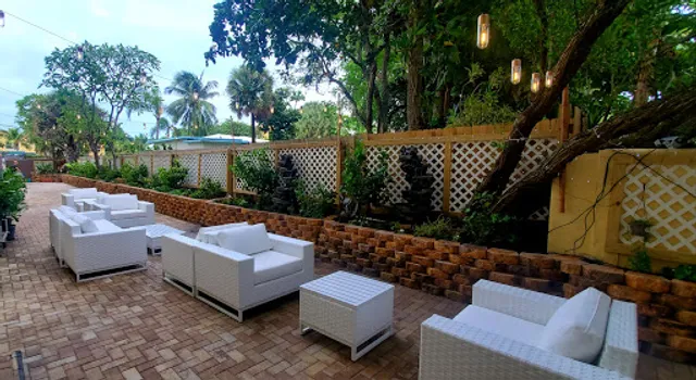 Jonny Cocktails Pool Bar