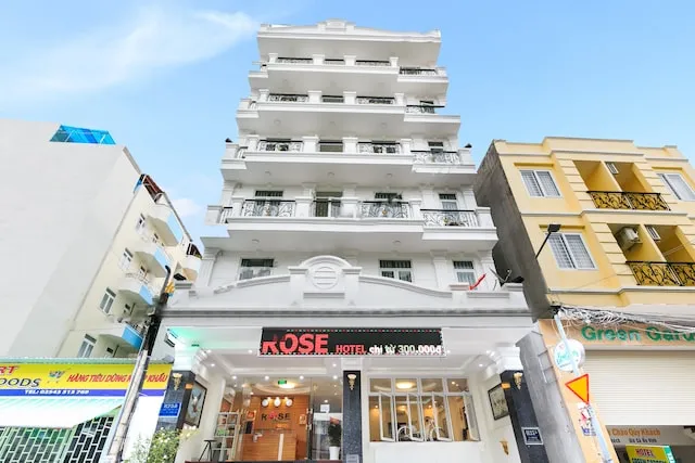 OYO 365 Rose Hotel