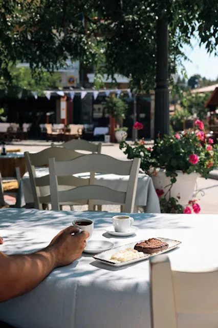 Taverna Giannikos (Ταβέρνα Γιαννίκος)