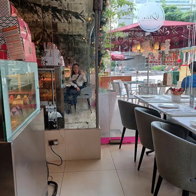 Bizu Patisserie & Cafe - Alabang Town Center