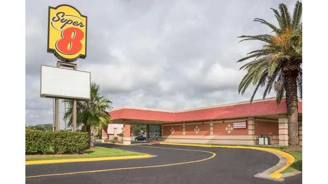 Deluxe Studios Lake Jackson/Clute