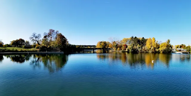 Pedestrian access to the pond