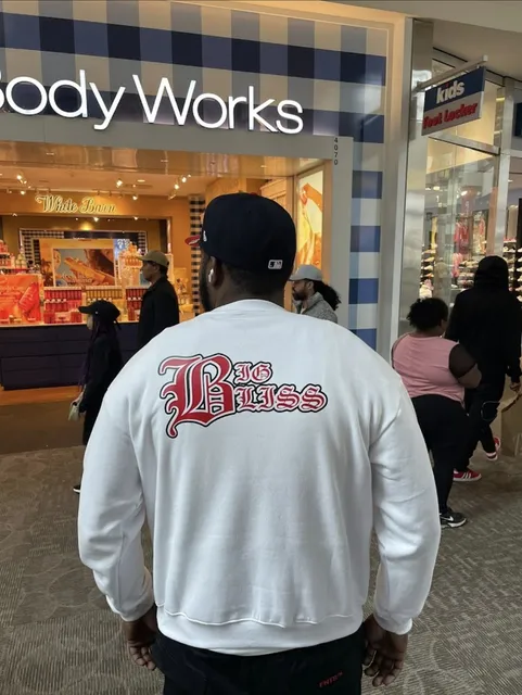 CUSTOM TEEZ at Square One Mall