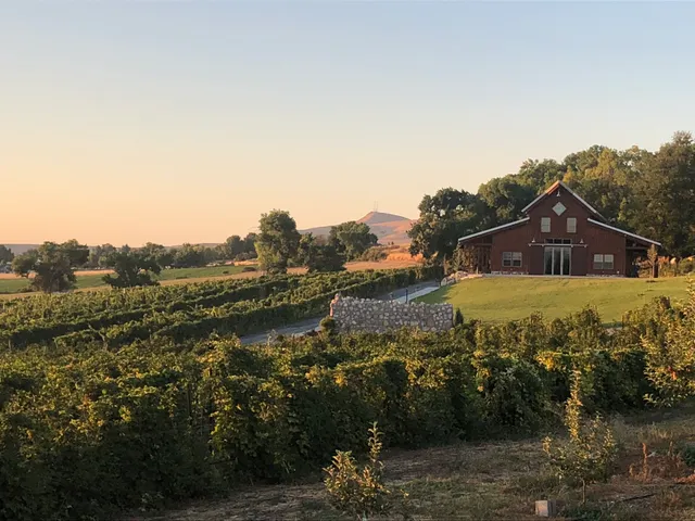 Mt Naomi Farms & Vineyards