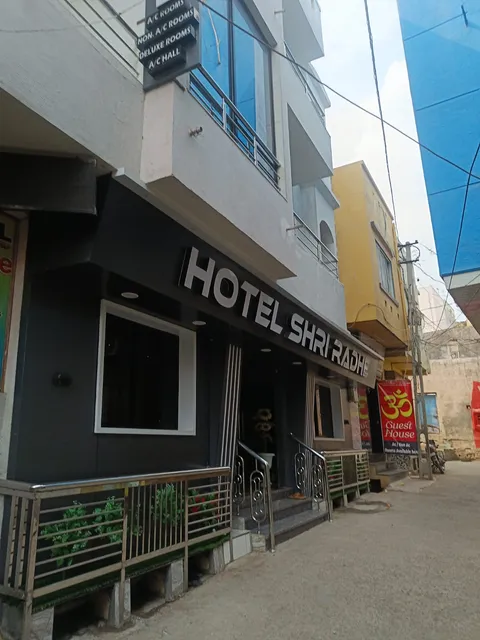 Hotel Shri Radhe