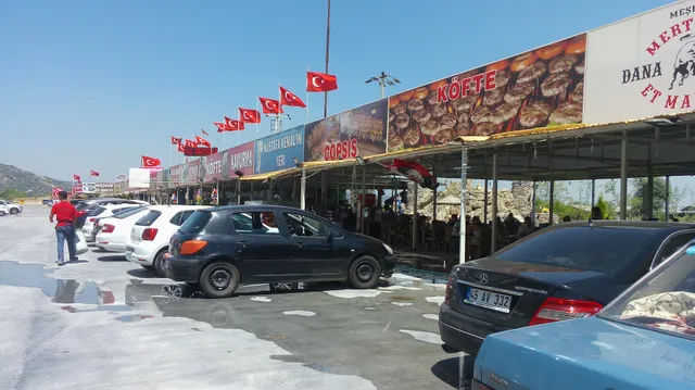 Mustafa Kemalin Yeri Çöp Şiş