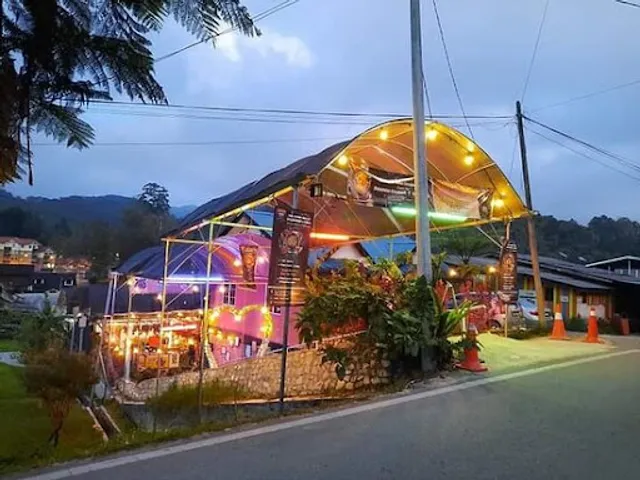 DeBamboo Tower Steamboat,Grill & Steam Cameron Highlands