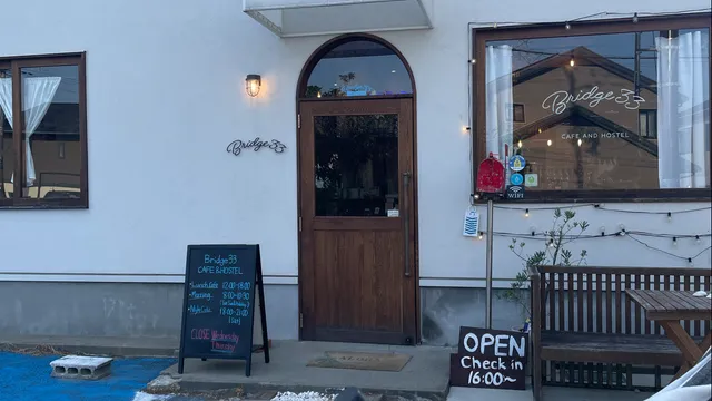 Bridge33 CAFE AND HOSTEL