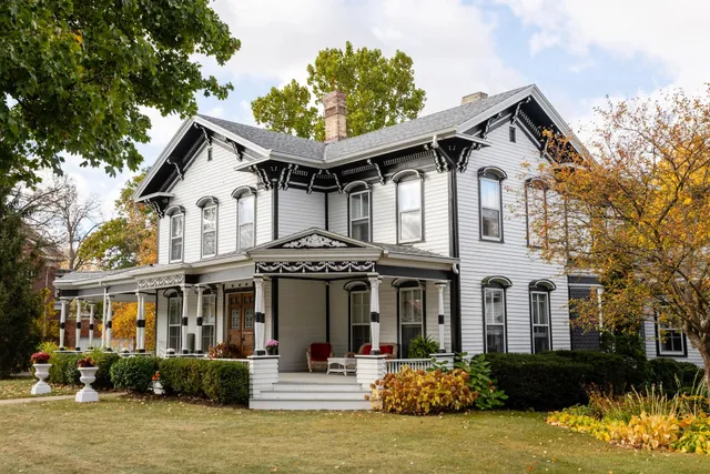 Carriage House Bed and Breakfast LLC