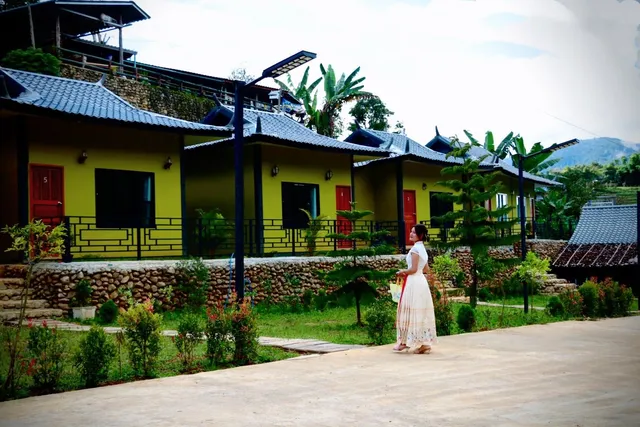 มู่หลานบ้านรักไทยรีสอร์ท